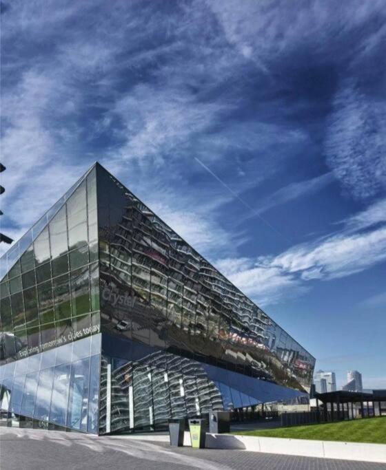 런던 Lovely Waterfront Flat Canary Wharf Excel Centre 아파트 외부 사진