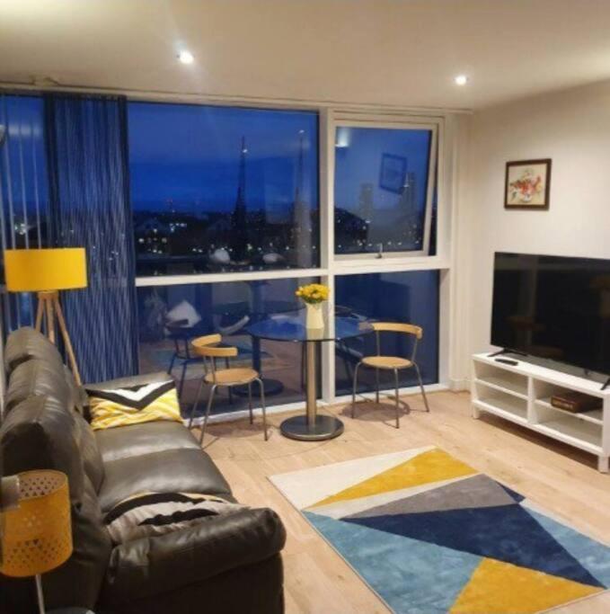 런던 Lovely Waterfront Flat Canary Wharf Excel Centre 아파트 외부 사진